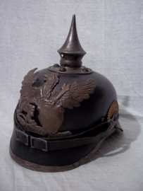 German M-15 spike helmet. Duitse manschappen M- 1915 pickelhaube Feldgrau, deelstaat BADEN, met maatstempel en maker. zeer nette kwaliteit origineel. Geen dubbele gaten,