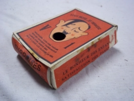 Carton box with Hitler. Kartonnen doosje welke je kreeg bij kermissen als prijs, Frans talig