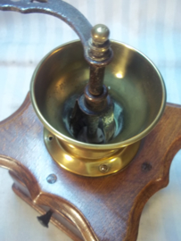 Koffiemolen werkend compleet met makers plaatje