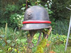 Belgium WW2 motorhelmet used by army and police forces. Belgische motor helm met voorop de Belgische leeuwenkop, gebruikt door politie (Rijkswacht) en leger.