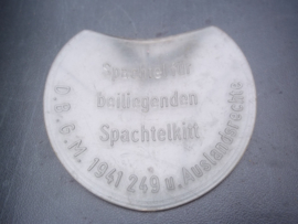 Very rare part of the German gasmask. Zeldzaam item Duits gasmasker, spatel voor speciale kit voor het gasmasker M-34. D.R.G.M. 1941. zeer bijzonder