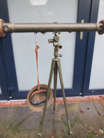 US-Army Rangefinder modell 1917, dated 1918 complete with tripod and clear vision. Amerikaanse afstandsmeter op driepoot zeer nette staat mooi gemarkeerd 1918 decoratief geheel.