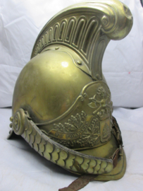 French brass fire department helmet 1872, used condition. Franse brandweerhelm 3e Republiek type 1855 gemodificeerd in 1872. Srs. Pompiers de Murs, zeer nette helm ondanks de leeftijd.