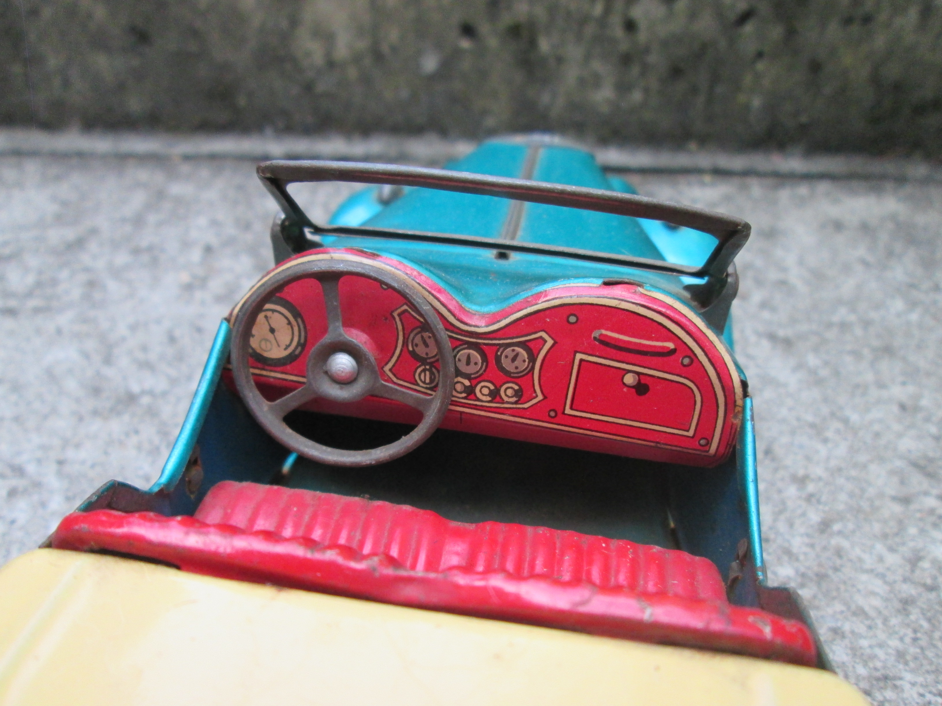 Blikken speelgoed auto werkend Made in Japan jaren 60, zeer grappig en leuk model.