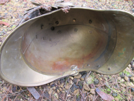 French brass fire department helmet 1872, used condition. Franse brandweerhelm 3e Republiek type 1855 gemodificeerd in 1872. Srs. Pompiers de Murs, zeer nette helm ondanks de leeftijd.