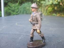ELASTOLIN marching Belgium soldier, marcherende belgische soldaat.