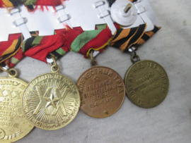 Russian medal bar 1940- 1945. Russische medaille balk met 6 medailles ter herinnering aan de Tweede Wereldoorlog.