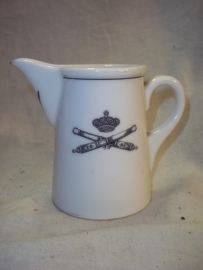 Dutch milkcan with fieldartillery badge. Nederlands melkkannetje met embleem van de veldartillerie