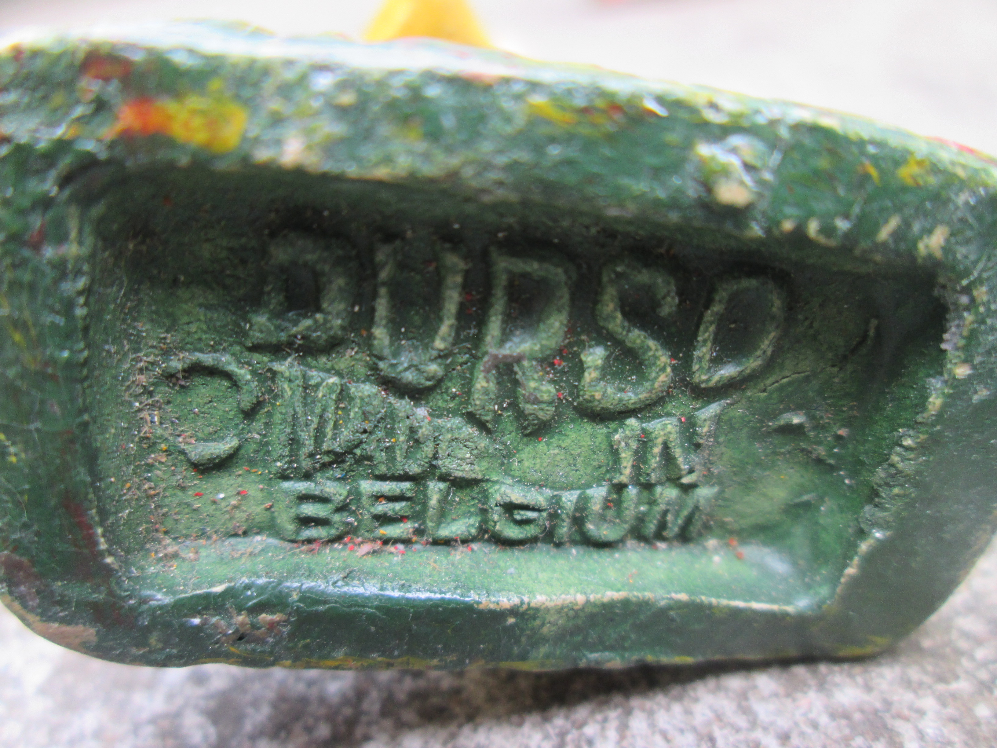 DURSO cowboy with rifle. Durso cowboy met geweer knielend