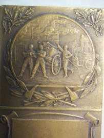 French fire department plaque in box, Franse brandweer medaille plaquette, penning in doos brons zonder naam.