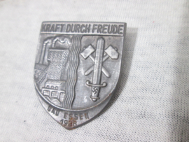 German tinnie, rally badge, Duitse Tinnie Kraft durch Freude Gau- Essen 1936.
