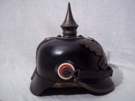 German M-15 spike helmet. Duitse manschappen M- 1915 pickelhaube Feldgrau, deelstaat BADEN, met maatstempel en maker. zeer nette kwaliteit origineel. Geen dubbele gaten,