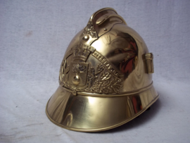 French fire helmet 1890, complete with innerliner. Franse brandweerhelm met binnenwerk en kinriem, grote maat. mooie complete helm welke je met binnenwerk nog maar weinig ziet.
