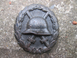 German wounded badge black. Duits gewondenembleem zwart.