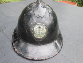 GERESERVEERD Belgium collaboration helmet of the Flemish Guards. Belgische helm met embleem van de Vlaamse Wacht, collaboratie. zat op een zwarte Rijkswacht helm Model 1934. zeer zeldzaam stuk. embleem zat ook wel op Nederlandse helmen.