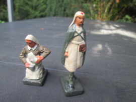 DURSO 2 military nurses. 2 militaire verpleegsters.