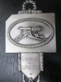 German plaque Machine- gun Corps. Duitse plakette van het Machinegeweer korps. scherpschutters embleem afgebeeld Erinnerung an 12 (MG) IR 18. Machine gewehr Battalion. zeer bijzonder.