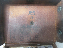 Dutch leather pouch for the Vickers machine gun. Nederlandse tas met draagriem. Vickers Mitrailleur. CM- 1939 gestempeld Centraal Magazijn. KMA Koninklijke Militaire Academie 1938.