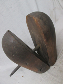 Antieke hoeden mal, met automatische scharnier beweging, zeer bijzonder stuk. rond 1900.