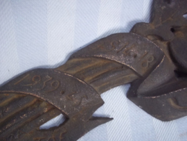 Bronze remembrance plate 1914-1918 and 1940-1945 UNC district ANDES gesigneerd. grafmonument bronzen palm wo1 en wo2. lengte is 64 cm. zeer bijzonder.