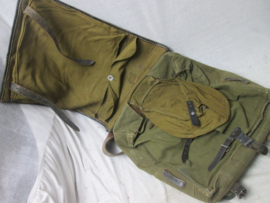 German backpack with fur, dated 1940 Berlin. Duitse bontrugzak, geheel compleet mooi gemarkeerd zeer nette staat. 1940- Berlijn.