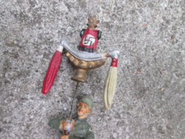 ELASTOLIN German soldier with small schellenbaum. Duitse soldaat met kleine schellenboom, WO2