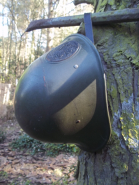 Dutch helmet M-27 with CM stamp 1934 in the leather behind. Nederlandse M-27 helm, met CM stempel in de rand  perfecte staat.