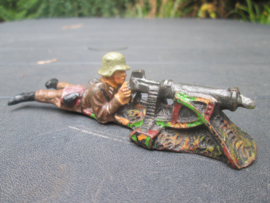 ELASTOLIN German soldier behind a machine gun. Duitse soldaat achter mitrailleur. goede staat.