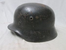 German helmet M-1940, so found in a Dutch household. Duitse helm Model 1940 met binnenwerk en kinriem, zo gevonden in een huishouden in Breda. mooie eerlijke helm in een zeer nette staat.