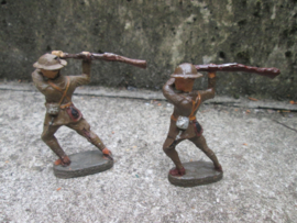 ELASTOLIN 2 British soldiers fighting. 2 Engelse soldaten in gevecht, bespeelde staat