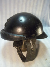 French helmet of the armoured corps, Mdl.1926, with infantry badge, nicely marked. Franse helm van de gemotoriseerde eenheden, tank- motor, mooie helm welke heden ten dage moeilijk te vinden zijn