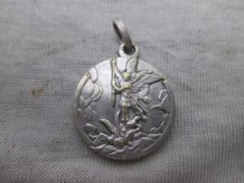Medaillon Saint Michael. medaille van de heilige St. Michael, beschermer van de Parachutisten. leuke geluks brenger, mooi gesigneerd en gemarkeerd.