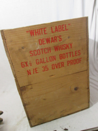 Houten kratje voor White Label DEWAR'S scotch whisky, zeer decoratief.