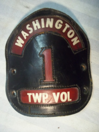 Helmet leather badge of the Washington Fire Department. Amerikaans leren brandweer embleem voor op de helm.
