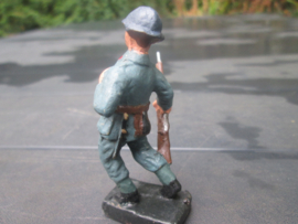 DURSO soldier hit by a bullit. soldaat getroffen.