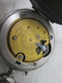 German watch WW1, Duits patriotisch zakhorloge met militaire afbeelding. 1914- 1916 met als opschrift Feldzug gegen Frankreich, Russland, England u.s.w. werkend horloge.