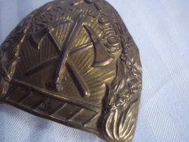 Very old helmet badge of the Russian fire brigade in the communism period. Brandweer helm embleem Rusland ten tijde van het communisme jaren 20-40.