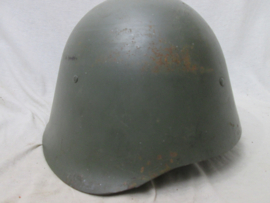 Danish helmet M 1923/ 1941. Deense helm met scherpe rand gedragen door politie, luchtbescherming en verzetsgroepen.