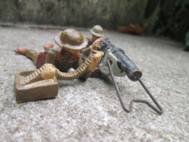 ELASTOLIN 2 British soldiers behind machine gun. 2 Engelse soldaten met machine geweer,.