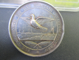 German silver medal, military pigeons. Duitse zilveren penning zeldzaam Willem II Deutscher kaiser Fur Verdienste um das militair Brieftaubenwesen. medaille militaire postduiven TOP stuk.
