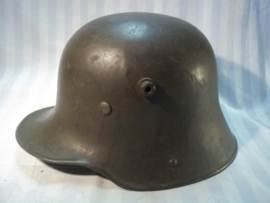 German helmet M-1916, small size ET60, very rare with white leather innerliner. Duitse helm Model 1916 ET60, ook gestempeld achterin, met wit leren binnenwerk zeldzaam