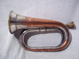 Presentation bugle supplied by the Army & Navy Cooperation Society. 11th Battalion Kings Own Yorkshire Light Infantry, by Colonel J.G. Adamson at X-Mas 1914 very rare. Donatie bazuin aan het regiment.