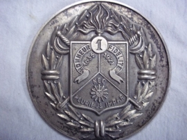 French badge REC. silver. Franse plaquette Regiment Etrangere de Cavallerie plaquette is hol.