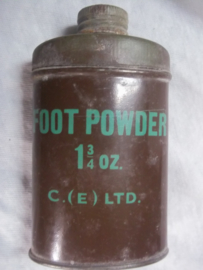 5 verschillende blikjes en navulbus met FOOT POWDER. 1940 leuke aparte set.