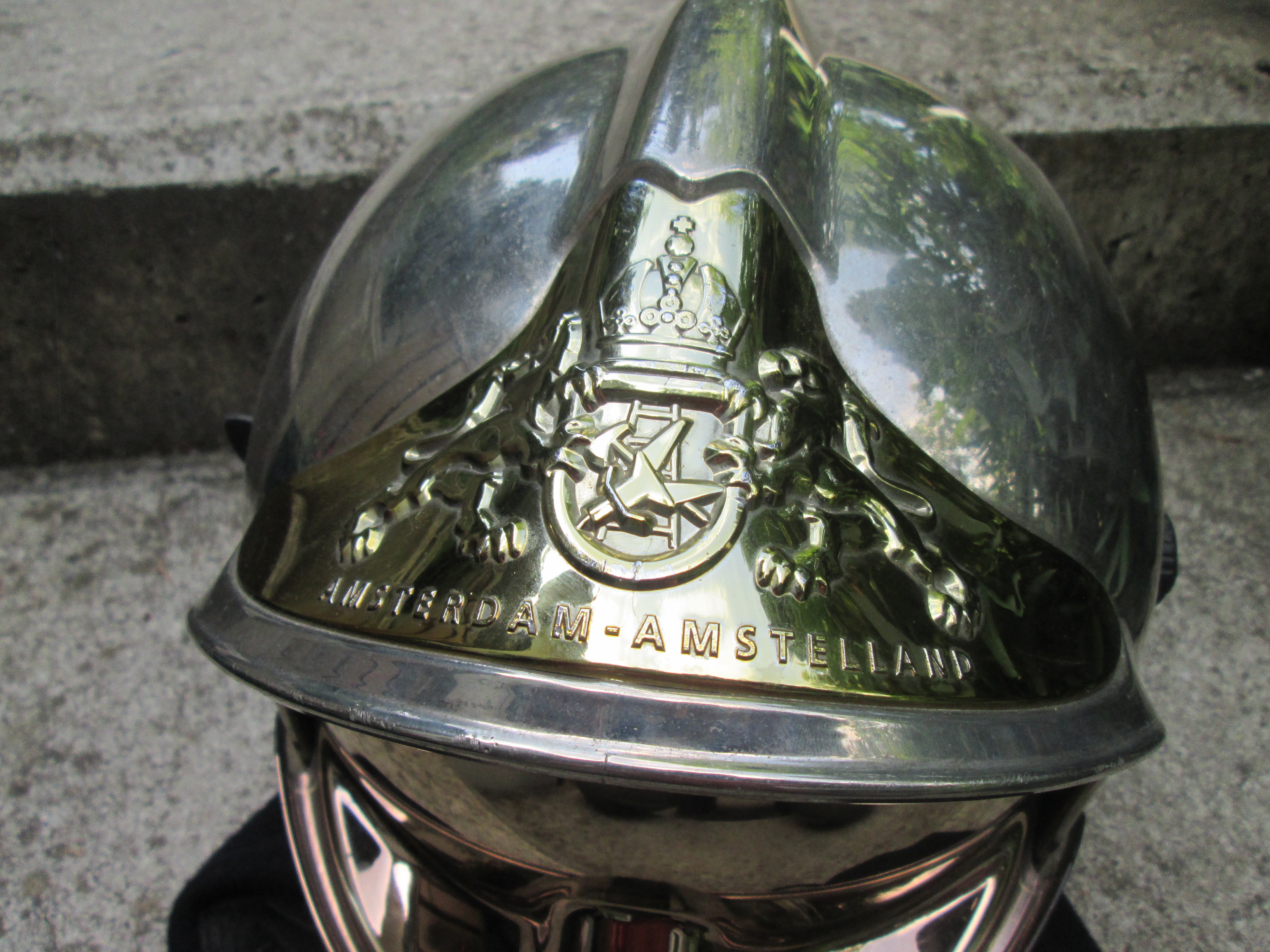 Firehelmet Amsterdam Brandweerhelm Amsterdam Amstelland met intercom zeer nette staat TOP stuk en moeilijk te vinden.