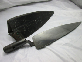 US Civil-War bayonet, with leather scabbard nicely marked with patent date. Amerikaanse shovel bajonet, Amerikaanse burgeroorlog met lere nschede zeer nette staat.