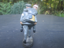 ELASTOLIN German red cross soldiers. Duitse gewonden dragers Rode kruis.