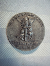 German tinnie Tag der Deutschen Reichs, 10 jahre National Socialistische Rechtswahrer, Leipzig 1938. Duitse tinnie Juridische dienst.