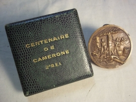 French remembrance medal in case Camerone 1963. 2eREI Franse penning in doos Camerone 18-63-1963, 2e regiment Etrangere Infanterie, met kleine parawing