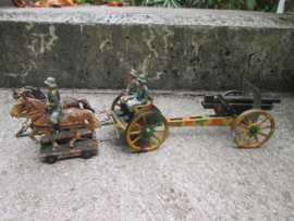 Tippco German cavalery with horses and a canon. Tippco Blikken kar met kanon getrokken door paarden met 3 Duitse militairen. leuk geheel.
